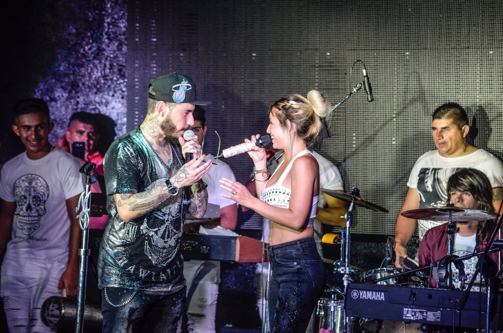 📷 BAUL DE LOS RECUERDOS 📷

Magui junto a @soyulisesbueno en Rosario Chateau para una noche de Año nuevo ! 

#MaguiOlave #LaVozFemeninaDelCuarteto