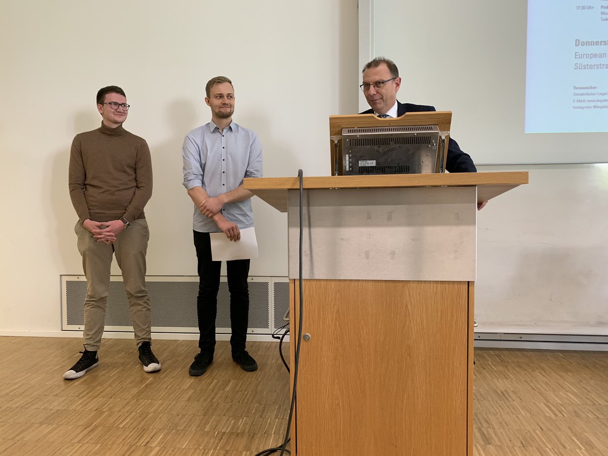 Eröffnung des Osnabrücker Legal Tech Forums - volles Haus! @legaltech_os @LECAREGmbH <a href="/ZoeAndreae/">Zoë Andreae</a> <a href="/jurawirdleicht/">gesetze.io</a> <a href="/LegalAutomation/">Tianyu Yuan</a>