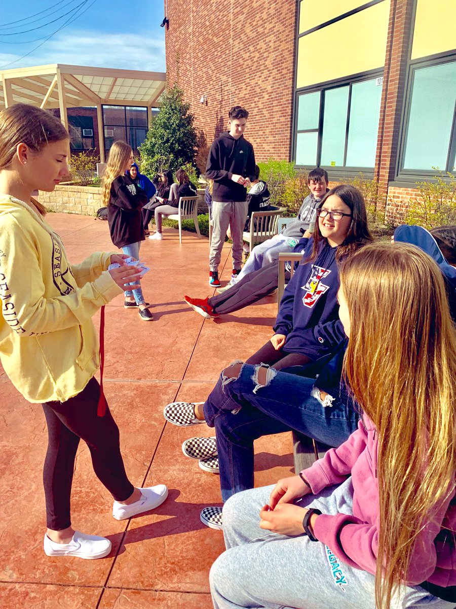 CaracappaSenora's tweet photo. #FlexableSeating
#TeamTeaching
#ChatStations
#Fourminutes
#HaceSol
#SomosDalers
#VamosDalers
#DalerPride
Students have taken over and are team teaching with me!
#ProudSpanishTeacher https://t.co/FAYjA13qLI