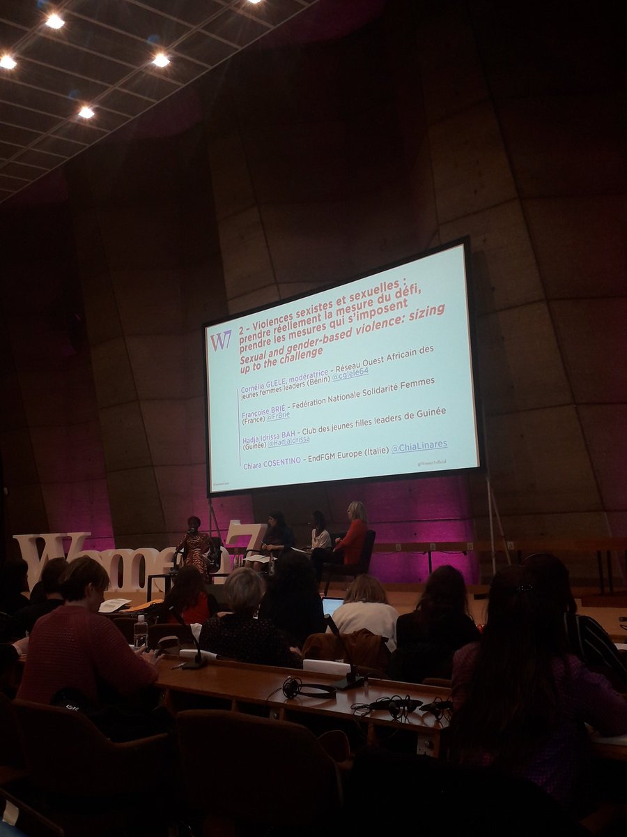 🗣"Parce qu'éduquer une fille revient à éduquer une nation toute entière", des paroles inspirante de la jeune Badialo, présidente du <a href="/PNEMaliOff/">Parlement des Enfants du Mali</a> soutenue par <a href="/unicefmali/">UNICEF Mali</a>. ✏📚✊
#FeministsCount #W7