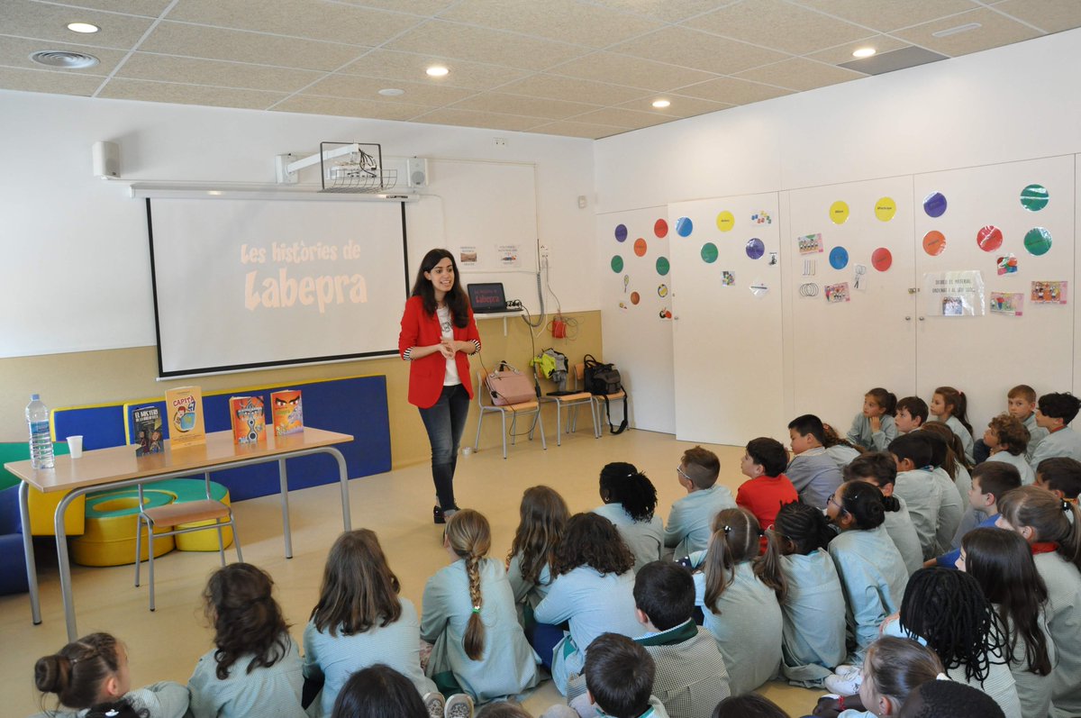 Labepra's tweet photo. Mireu quins nens i nenes més lectors que vaig trobar a l'escola Ramon Estadella i Torradeflot de Guissona (#Lleida). Podeu veure totes les fotos de la meva activitat literària a 👉 https://t.co/WuiejN8lGK @laurabernis #literatura #Labepra #escola #Labepraalesescoles #llibres https://t.co/fdpMXlFzEQ