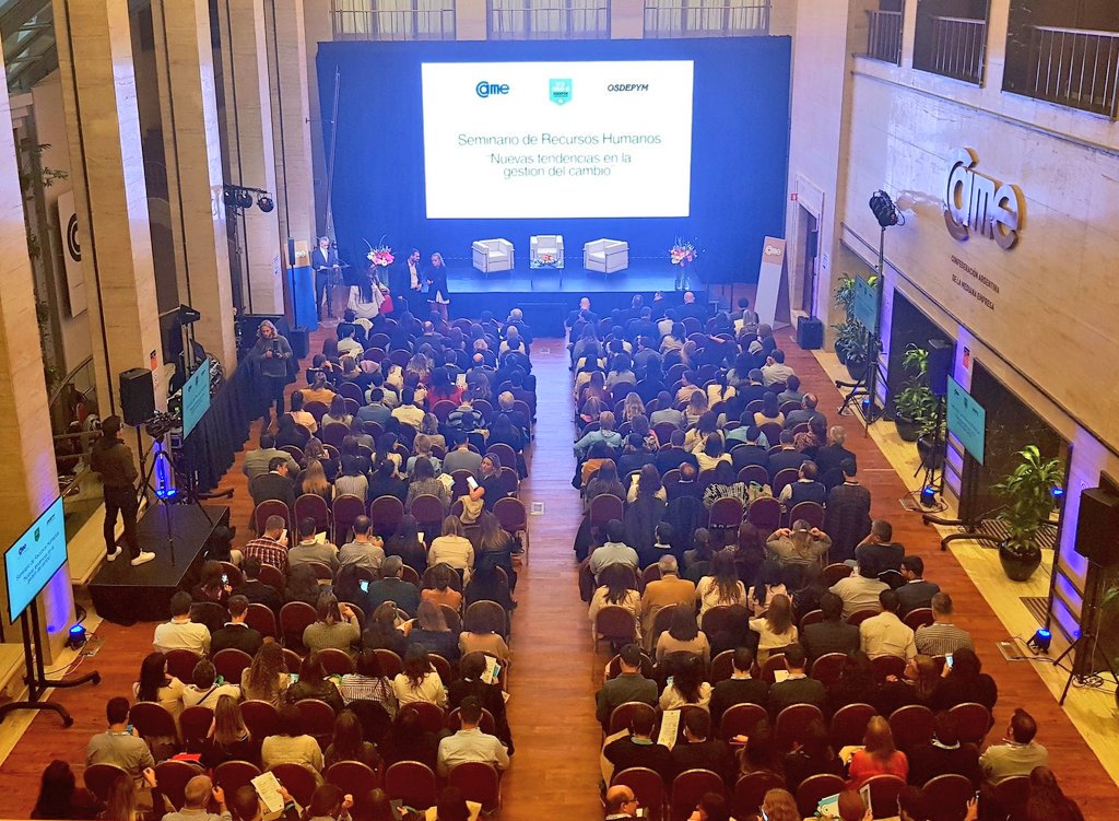 BazanJuan's tweet photo. ✔ Imponente marco en el Seminario "Nuevas Tendencias En La Gestión Del Cambio". Más de 200 gerentes de RRHH participan a través del #ClubOsdepym. 👏🏽👏🏽👏🏽

@redcame @Osdepym @ClubOsdepym @jabereciartua @gerardodbeltran https://t.co/2oEORBPSZ9