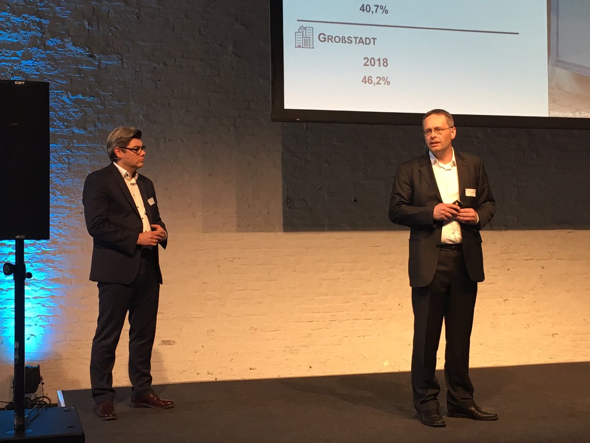 WirtschaftNRW's tweet photo. Wie sieht der #Handel 2030 aus und welche Digitalisierungskonzepte gibt es heute schon? Das @IFHKoeln  stellt dazu beim eCommerce-Tag #NRW zwei Studien im Auftrag von @WirtschaftNRW vor. Download unter https://t.co/dTh6qtpEnz. 
#digitalerhandel #eComNRW https://t.co/NYMui19Zyl