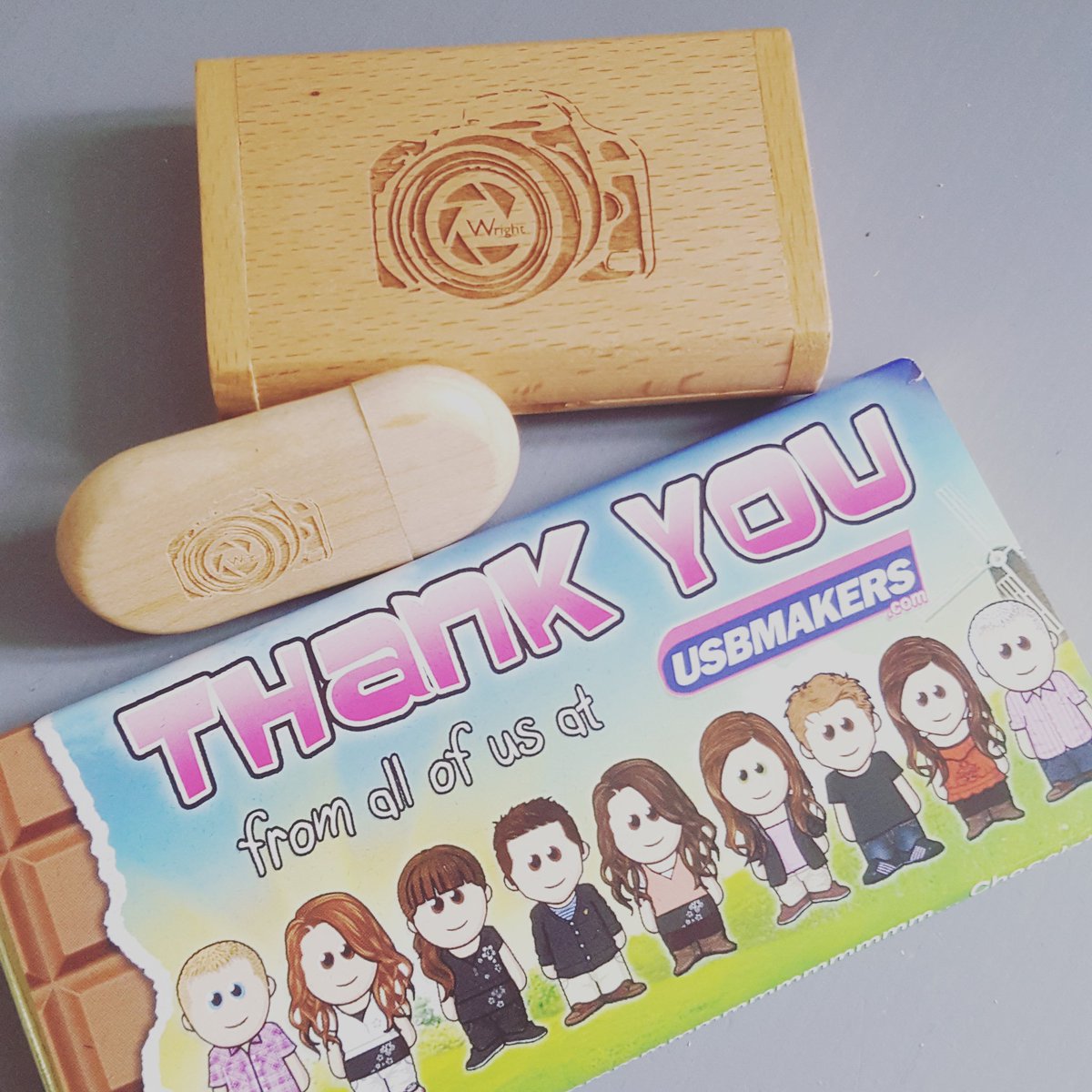 CharWrightPhoto's tweet photo. New delivery of USB drives from @USBMakers today! And a bar of chocolate, hurrah! Thanks!

#usb #usbdrive #woodenusb #displaybox #chocolate #usbmakers https://t.co/hdibIV2CPt