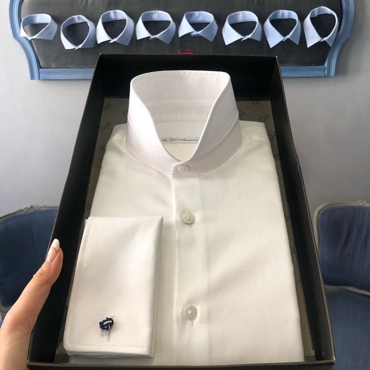 SantamariaShirt's tweet photo. Special bespoke commission for one of our clients with vintage high collar 👔 #readyforcollection #rubinelli #twill #egyptiancotton #2foldcotton #motherofpearlbuttons #savilerowtailor #menswear #menstyle #bespokeshirts #stylechat #mensfashion #vintage #vintagecollar #highcollar https://t.co/2BbUnA6SKj
