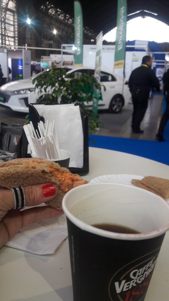 BenditaAprendiz's tweet photo. Desayunamos?
Desde la #ExpoFemer calentando el cuerpo con un cafecito.
Buen día gente 😊✌ https://t.co/fYhFZKFoWU