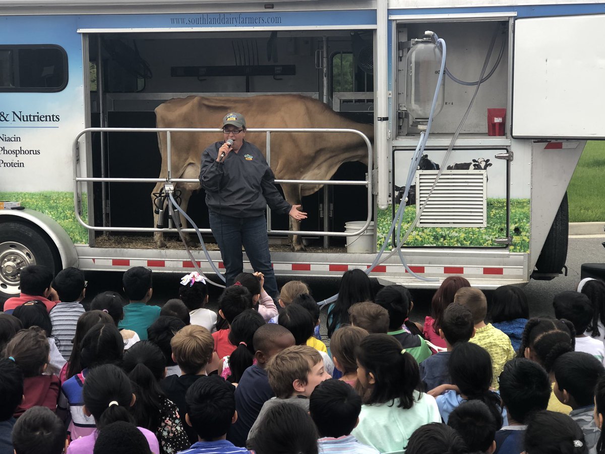 RLC_Hernandez's tweet photo. Thank you to SouthLand Dairy Farmers for teaching us about the dairy process! @RLCPrincipal #RPC19 https://t.co/u5DWPv8aNl