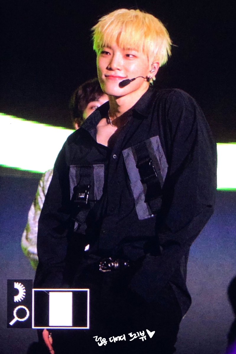 stage outfit also wear the same ah? that& #39;s why it look familiar