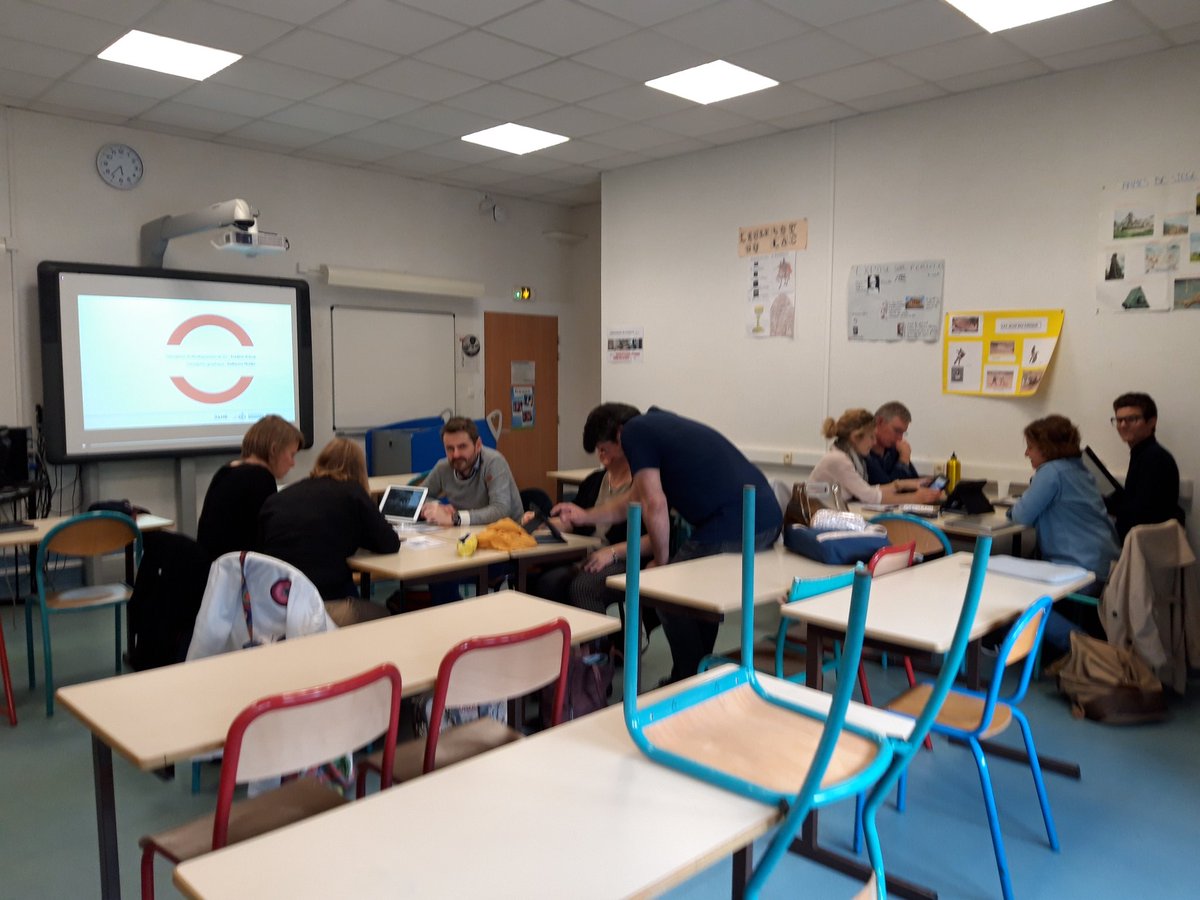 HeimburgerCcil2's tweet photo. Nouvel arrêt du #MetropoliDANE #jeuxserieux à Briey. Outils #numérique sur #tablettes du @Departement54. Bonne #collaboration des équipes enseignantes !
@dane_nancy_metz https://t.co/jjzDVPjz6J