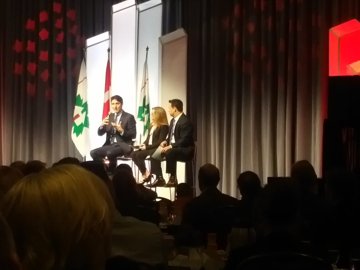 Timberworx_CH's tweet photo. #CHBAPresidentStepahieColeman + #CHBACEOKevinLee discussing housing issues and skilled trades challenges with #PMTrudeau @ #CHBANationalConference in Niagara Falls.
Well done CHBA, always raising the bar! https://t.co/lc476qvPwo