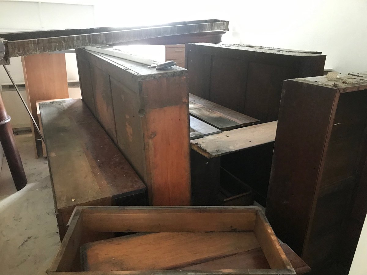 SDSolutionsPH's tweet image. Helping our friends out at #regencyoffices Bath, by dismantling and removing these beautiful bookcases, as you can see they’ve been their for a while, by looking at the carpet and the walls. If you need help get in touch
