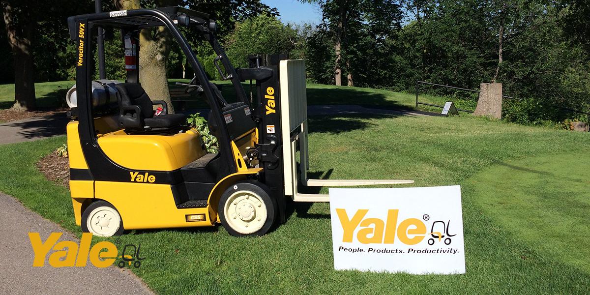 YaleLiftTrucks's tweet photo. #YaleSpotted from the greens at Brampton Golf Club in Ontario! Show us YOUR #YaleSpotted pictures! https://t.co/P3DLHiPtvd
