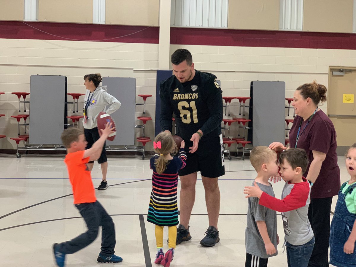 WMU_Football's tweet photo. A few Broncos spent yesterday morning doing skills and drills with our friends at the Christ For Kids preschool in Portage! #LetsRide #Team114 #OurTownOurTeam https://t.co/fmAsovFv1F