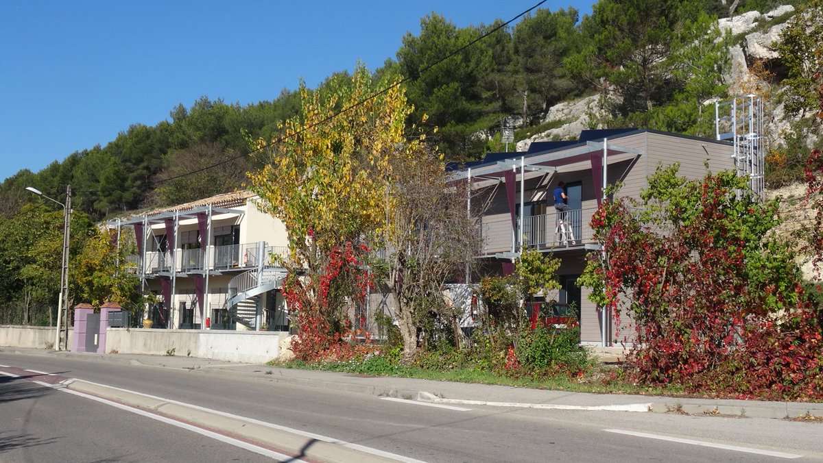 DBrezun's tweet photo. Prytanes II, réalisation de @SolihaProvence,  lauréat au Palmarès Régional de l'Habitat 2019.👏 Ce bâtiment aux hautes performances énergétiques - bâtiment passif - accueille aujourd'hui des personnes sorties de la rue https://t.co/9wK01XJS3S