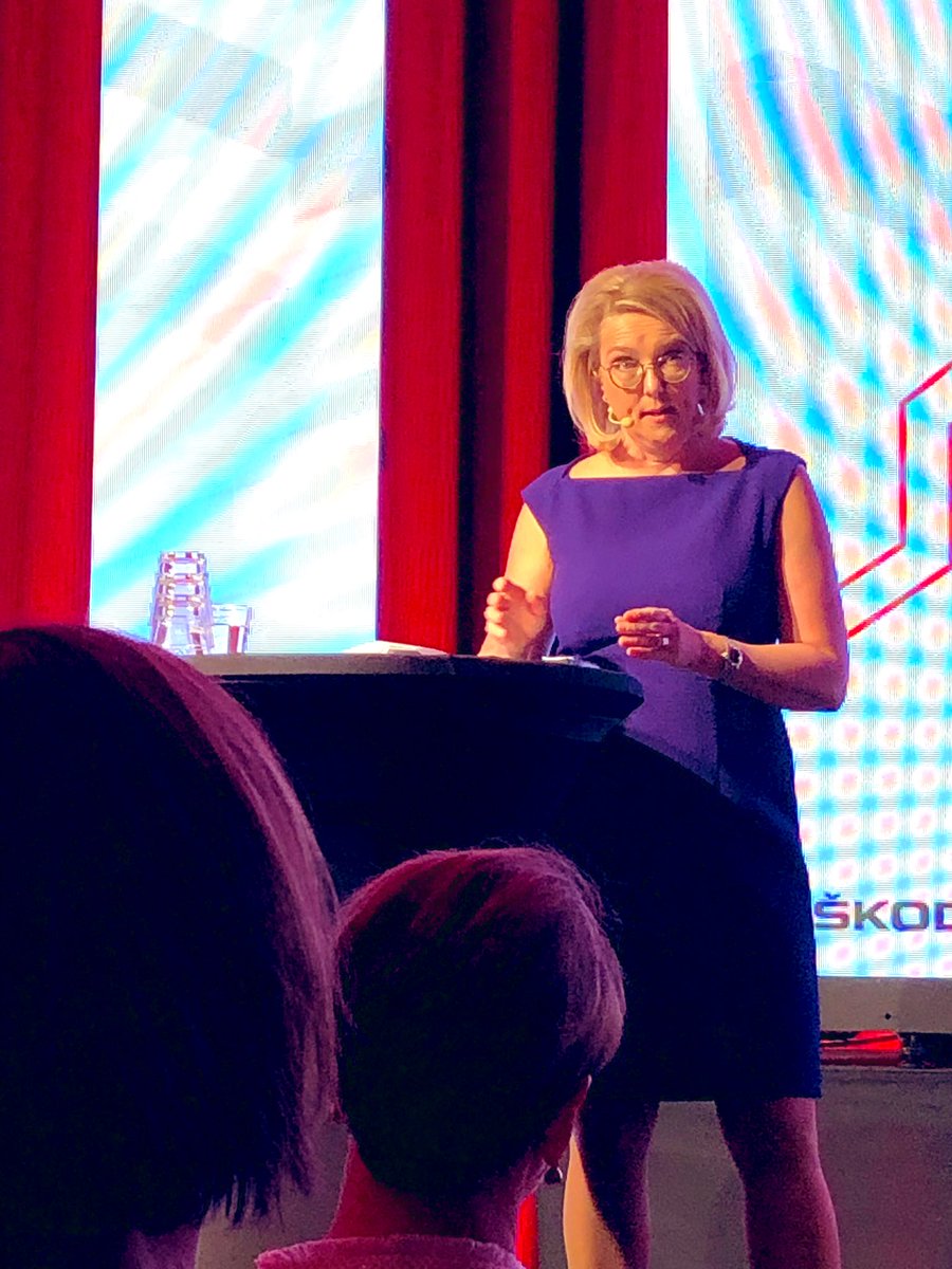 ”Nainen johtajana ei ole enää uutisoimisen arvoinen asia. Johtamisen roolitus on vapautunut, se on hyvä asia sekä naisille että miehille.”
<a href="/EmiliaKullas/">Emilia Kullas</a> avaa #päättäjänaiset2019 
<a href="/talouselama/">Talouselämä</a> #johtaminen