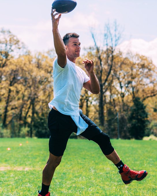 Watch Tom Brady's leaked NSFW photo on TwXstars