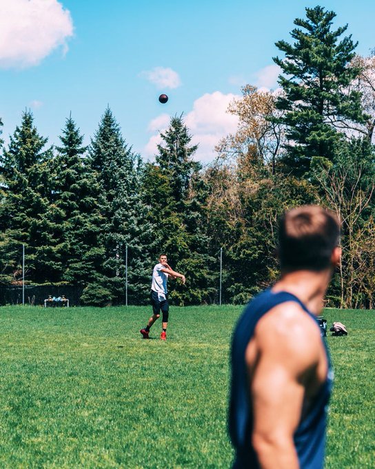 Watch Tom Brady's leaked NSFW photo on TwXstars