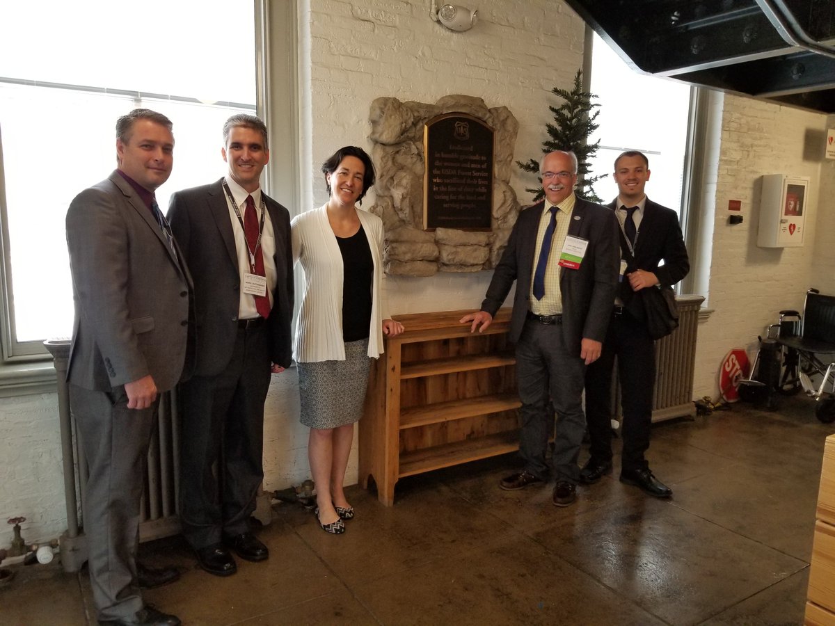 ValleyVisionSac's tweet photo. The Air Quality team's final appt of the @Metro_Chamber's #captocap19 program was a great conversation with the U.S. @forestservice with experts on air quality, biomass, wildfire prevention, and more! @ValleyVisionSac @SMUDUpdates @placerair @AQMD @TeichertInc @ForestServiceNW https://t.co/s5L0oycf0o