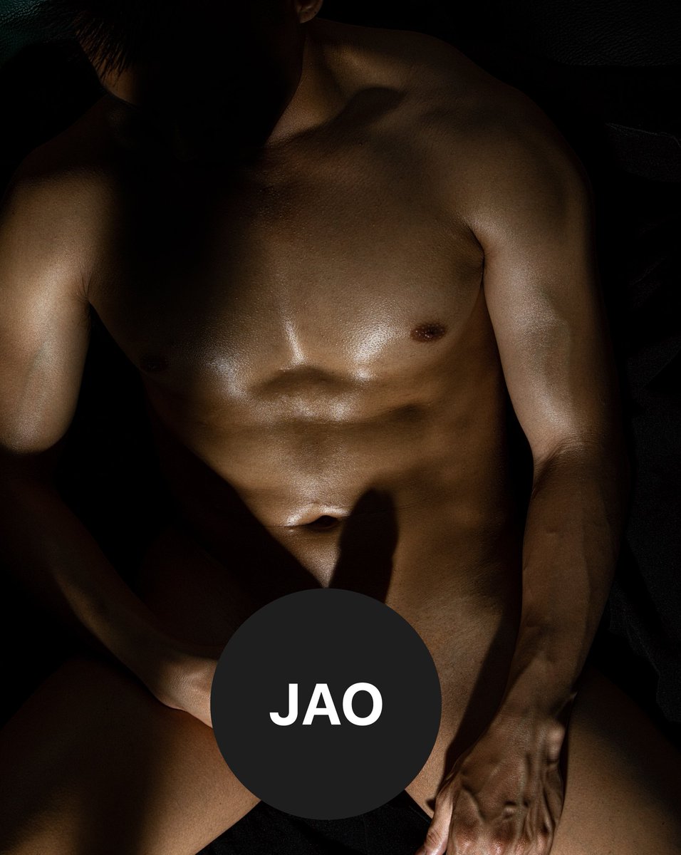 這是最近拍的新系列，模特表現很好，內褲剛脫下來就馬上硬硬的了！有多硬？先讓你們看一點大概大概😊，真面目近期即將公佈。

追蹤我的新 IG 帳號： bit.ly/IG-JAOGUYS
ㄧ
最近想拍些作品，敢拍的朋友可以私訊我看看唷