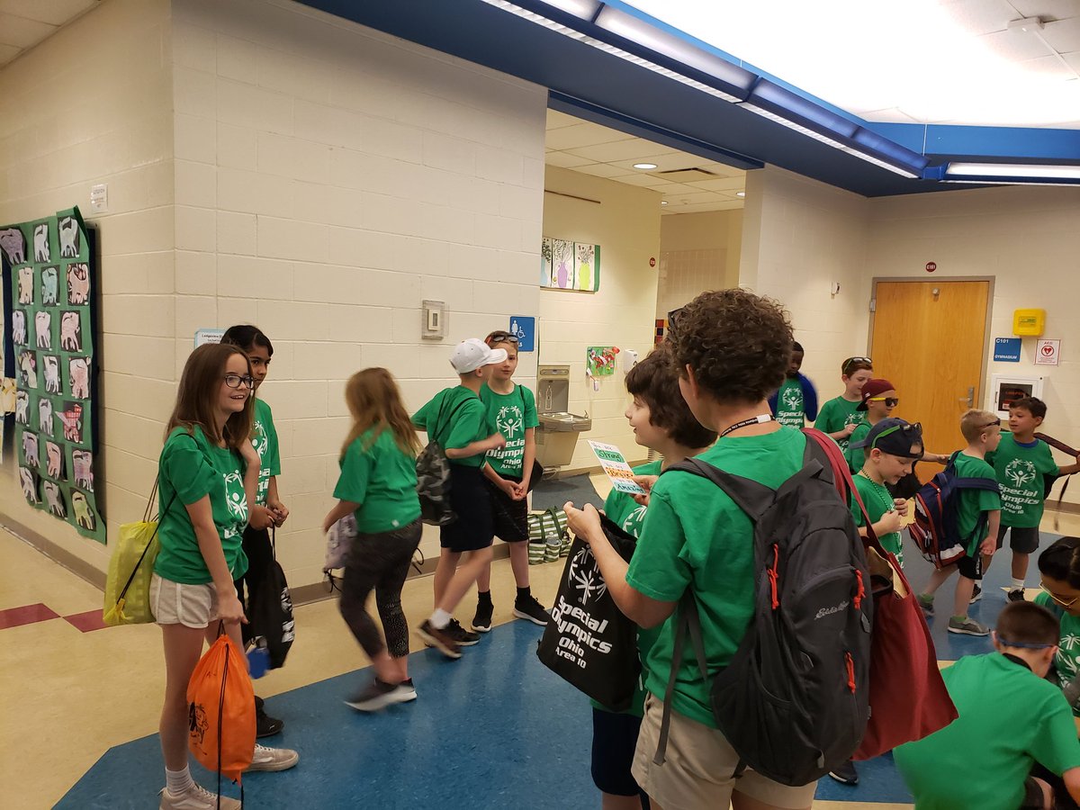 bethlevypet's tweet photo. Ledgeview @SpecialOlympics Olympians, Buddies and Volunteers heading the the #District10 event at @NordoniaSchools Athletic Fields!! @KristenCottrel5 @DrJoeClark https://t.co/rY9m5tmuQZ