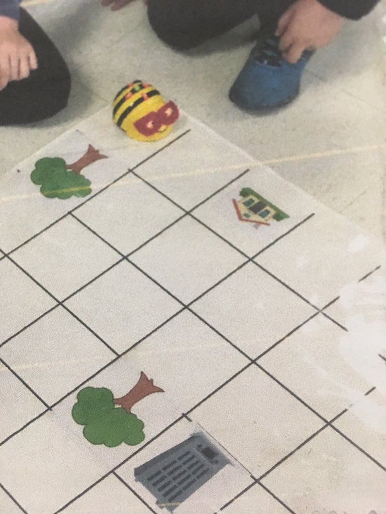 yrdsbdlteam's tweet photo. Students from @Charles_Howitt share amazing activities to support their Family STEAM night for 200-250 people! Incredible student leadership in action! #yrdsbinnov8 #YRDSB #YRDSByes https://t.co/FTgoVQUnHU