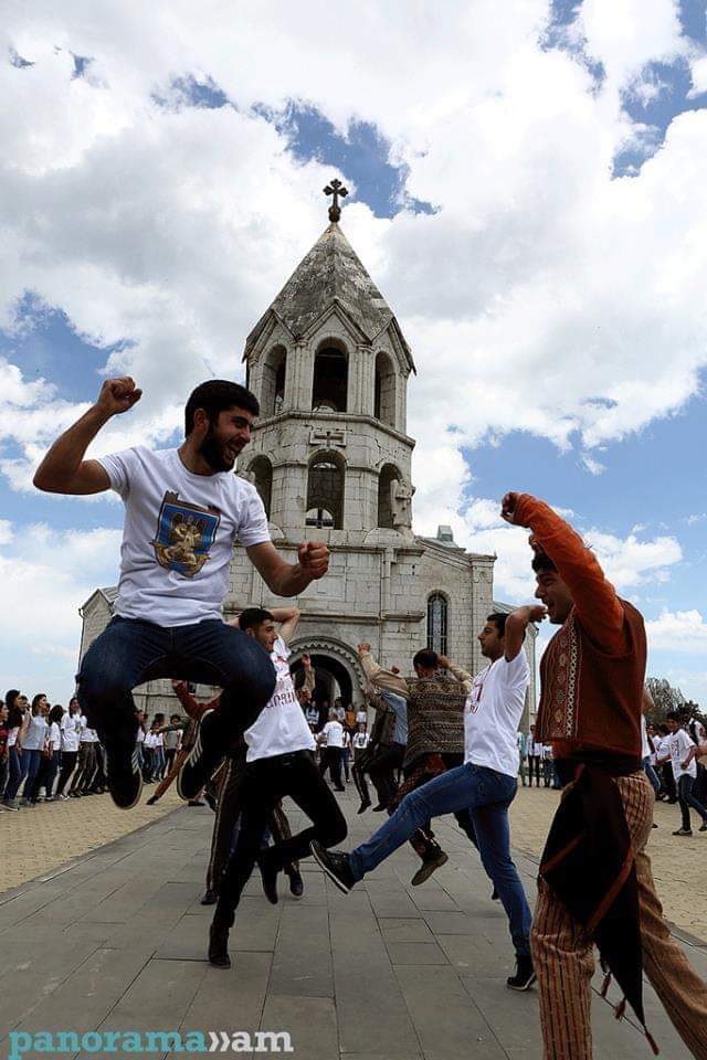 Artak_Beglaryan's tweet image. HAPPY TRIPLE HOLIDAY!
#Artsakh/#Karabakh &amp;amp; all #Armenia|ns celebrate the establishment of @Karabakh_MoD, #Shushi liberation day &amp;amp; victory day of #WWII.
AM leadership headed by PM @NikolPashinyan also took part in celebration.
THE MOST LOVED HOLIDAY OF OUR NATION!