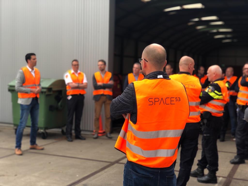 Vandaag presenteren we als aanjager samen met <a href="/VRT_Twente/">Veiligheidsregio Twente</a> en de partners <a href="/Saxion/">Hogeschool Saxion (inactief)</a>, <a href="/ambulanceoostmz/">RAV Ambulance Oost</a>, <a href="/BrandweerTwente/">Brandweer Twente</a>, <a href="/SafetyCampusVRT/">Twente Safety Campus</a>, <a href="/POL_Overijssel/">Politie Overijssel</a>, <a href="/rjsafesecur/">RJ Safety & Security</a> en mede mogelijk gemaakt door <a href="/InnoveermeeJenV/">Innoveer mee met JenV</a> het proof of concept van de automatische drone Next Level