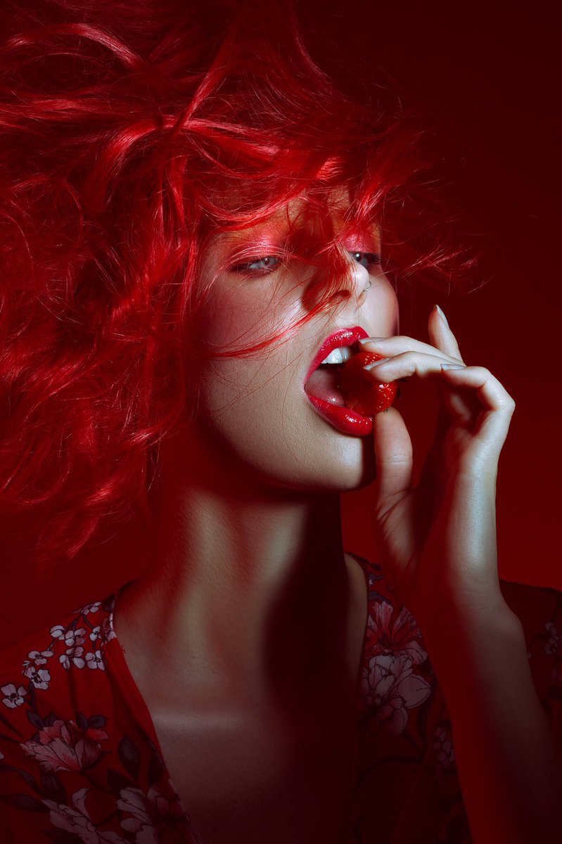 aelmaiTV's tweet image. Oh yeah besides streaming, sometimes I get turned into art by two goddesses (📸: @NeciaNavine 💄: @muaCharlotte ) Part of our #rainbowproject #red