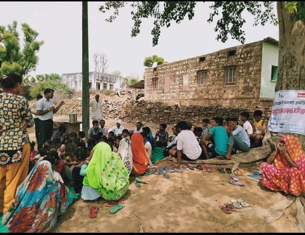 anshulb92's tweet photo. In continuation of Campaign against child marriage in Karauli under #YKBH project. Chaupal organised in Narayan cluster of Karauli district where repercussions of child marriage were discussed @UNFPAIndia @sion_kongari @nren_dra @ravi_sk_2016 @ActionAidIndia https://t.co/GCVYt1u7bl