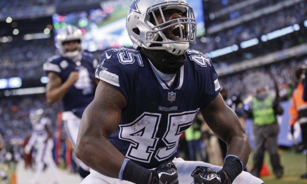 thejaylonsmith's tweet photo. To have an older brother like you is one thing. To have a teammate like you was immaculate. You inspire me. I was your teammate for these past 3 years finally. Now I get chance to really smack yo ass! Lol love you big smooth! ❤️😈#boobie #45 #Southside #SS #260 #ClearEyeView https://t.co/h97tgf4T2e