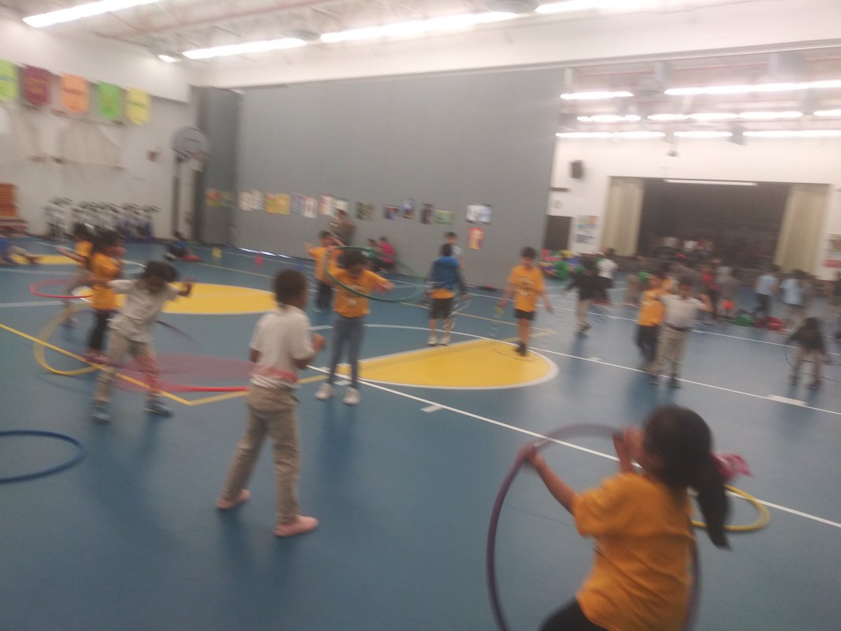 MrsAtkins10's tweet photo. Field Day Fun with my princes and princesses❤❤❤❤ https://t.co/9zPq9nVmBP