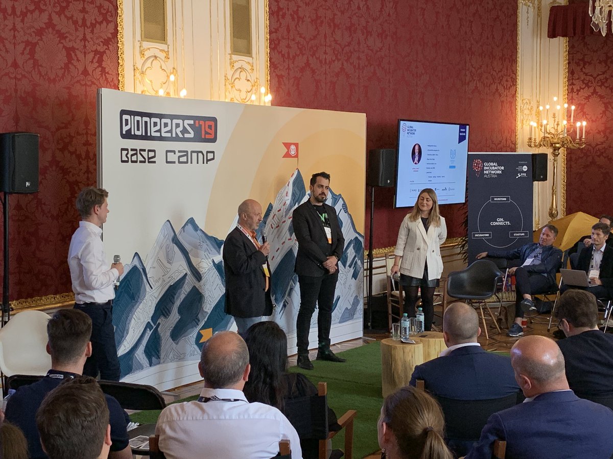 rubkni's tweet photo. The legend #hansmann on stage at #pioneers19 pitching @cemWaytation https://t.co/NDcTbe9wJh