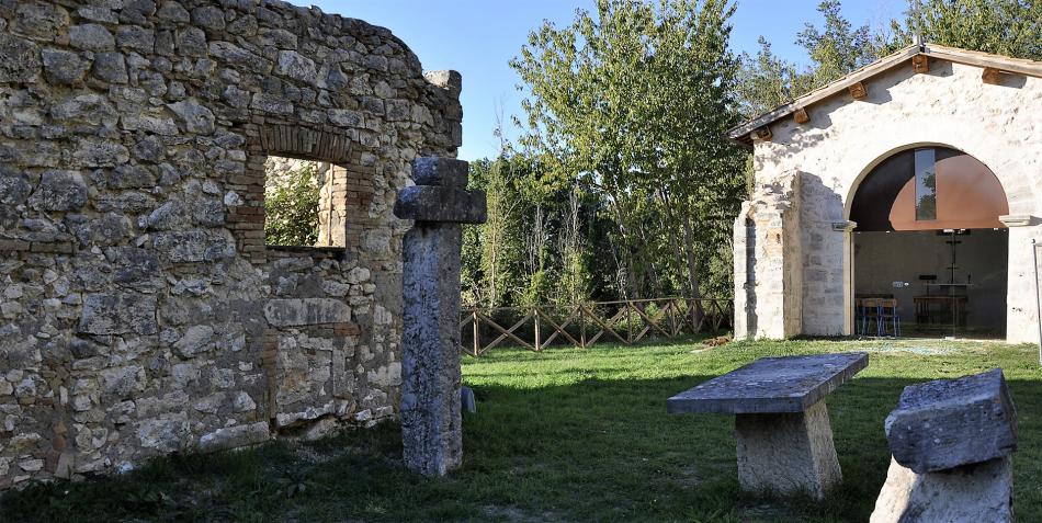 UmbriaTourism's tweet photo. A pochi km da #Guardea, i resti della chiesa e del convento di #SantaIlluminata. In una grotta poco distante S. Francesco dormì più volte su un masso di travertino, tuttora oggetto di culto. Per conoscerne la storia https://t.co/XhsaM2RlHH
#umbriacuoreverde #umbriaculture https://t.co/H1lyT67IkY
