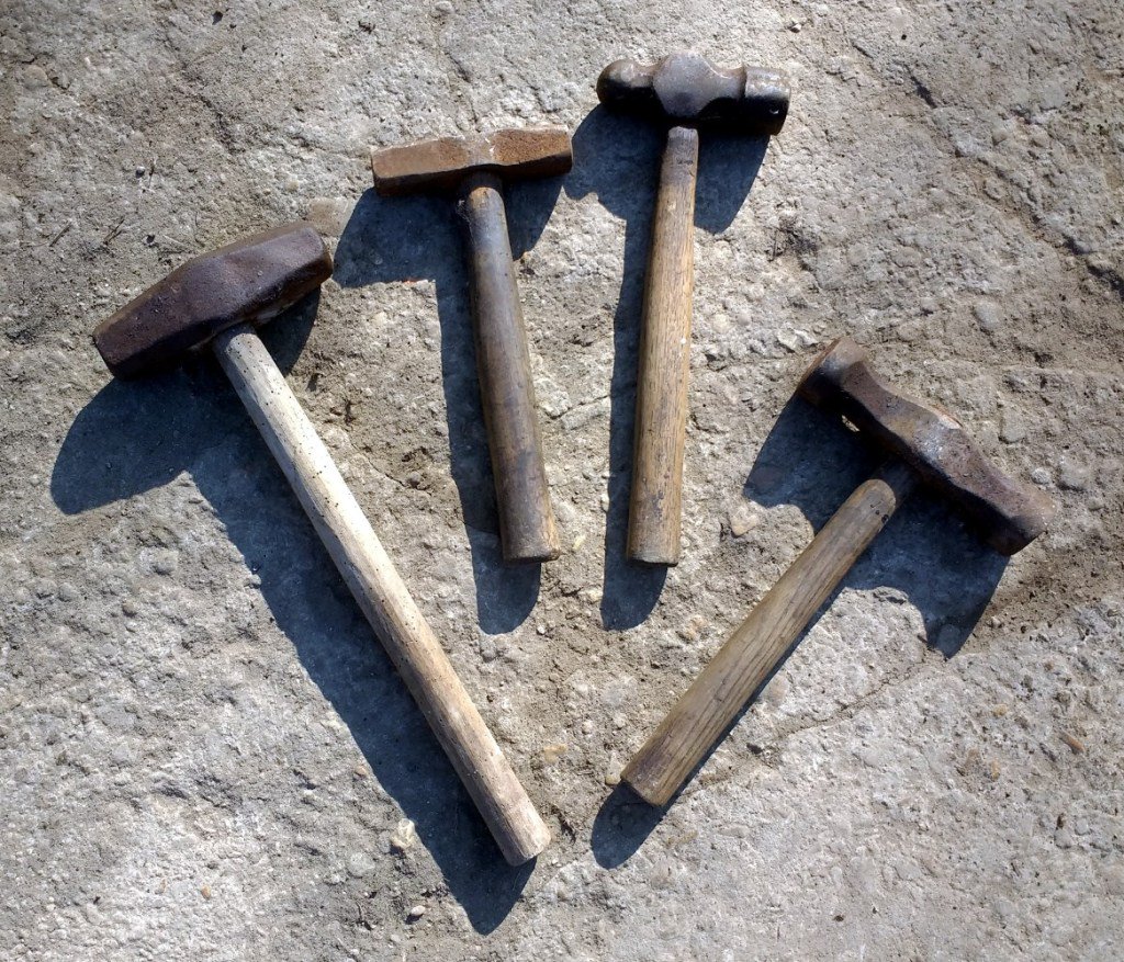 https://hackaday.com/2019/05/09/blacksmithing-for-the-uninitiated-hammer-an...