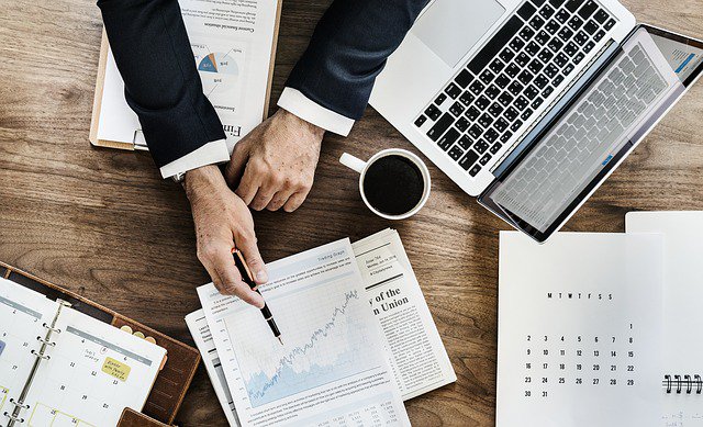 MelvinVermeerVO's tweet photo. Voice-over Truths: Plan your career. Set regular goals and plan meetings, even if this means it's you sitting down with you. Keep a note book and write everything down you want to achieve and plan it out for the months to come. #VOTruths #voiceover #dutchvoiceover #voiceoverhelp https://t.co/dsIx2hc0gx