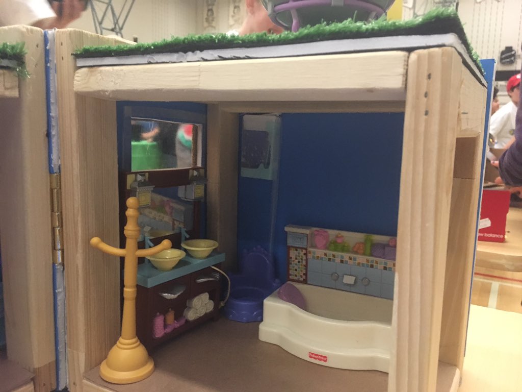 yrdsbdlteam's tweet photo. Future eco-engineers from @hartmanheroes have designed an eco friendly. solar paneled, wind powered, rain-filtered, self sustainable tiny house! #YRDSB #yrdsbinnov8 #YRDSByes https://t.co/zIipmhcXav