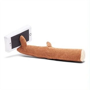 WestJetDog's tweet photo. Q: What does a dog and a phone have in common? A: They both have collar I.D. #CliveBeddoe’s favourite dog joke is about as funny as #WestJet calling their passengers “guests” https://t.co/hL53cCEM49