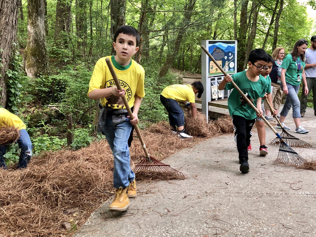HCPSNC's tweet photo. @Dana_Elementary 2nd graders are spending the day on #servicelearning projects at @CarlSandburgNPS thru the @NatParkTrust #BuddyBison Program-which provides environmental ed in parks, public lands &amp; waterways, emphasizing #STEM, the arts, outdoor recreation, &amp; #conservation. https://t.co/mWmwB65aRG