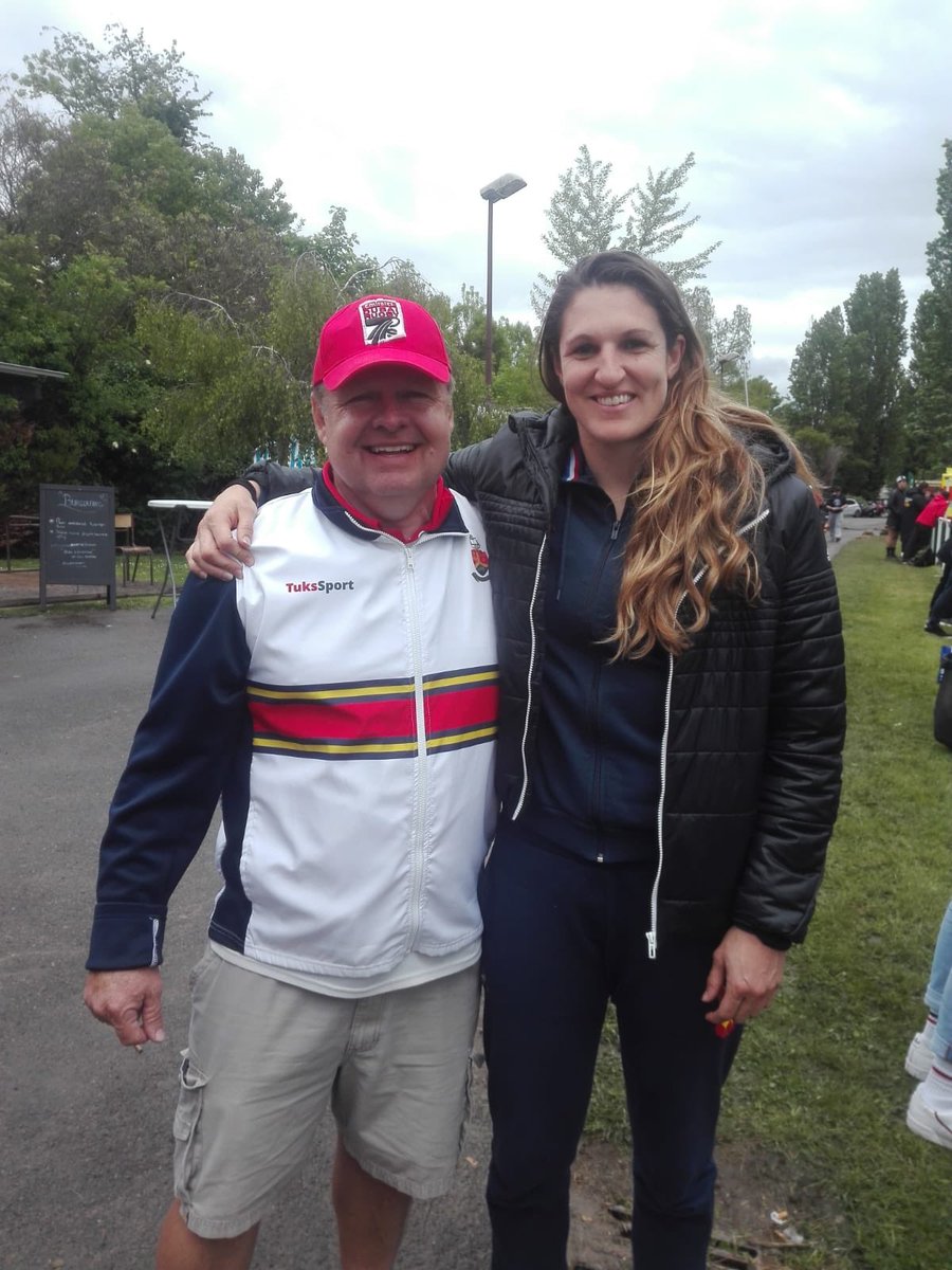CentraleSeven's tweet photo. Merci à @LenaigCorson pour son passage au Centrale Sevens ! Elle est ici avec le manager des @TuksSport incroyable équipe féminine sud africaine présente tous les ans sur le tournoi chaque année depuis très longtemps ! #morethanrugby #womensrugby https://t.co/3xw1sgI7yt