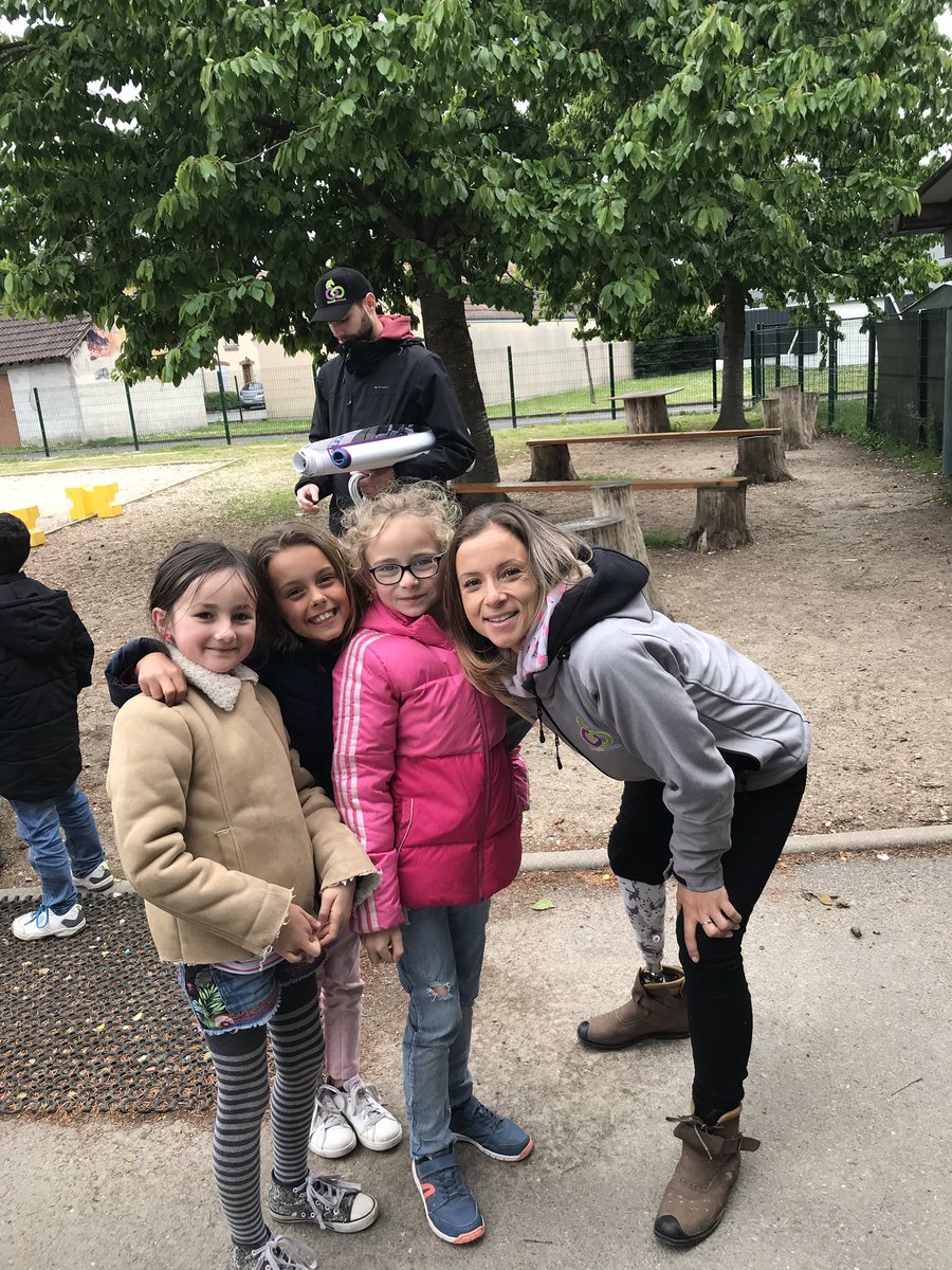 FFEquitation's tweet photo. #Handidream Après la presse et le collège, c’est au tour de l’école primaire de Lamotte d’accueillir Aurélie Brihmat, son papa Bernard et toute l’équipe Handidream pour un échange autour du handicap, de la reconstruction au travers l’équitation et surtout de la tolérance... https://t.co/rWJVH151oa