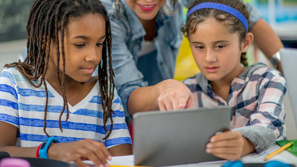 Cisco's tweet photo. Who run the world? Girls 💁. Learn how Girls Re-Imagining Tomorrow is encouraging middle school girls to stay involved in #STEM: https://t.co/r3Pm6LRcuO @CiscoPartners #WomenInTech https://t.co/IfJdqNvDop