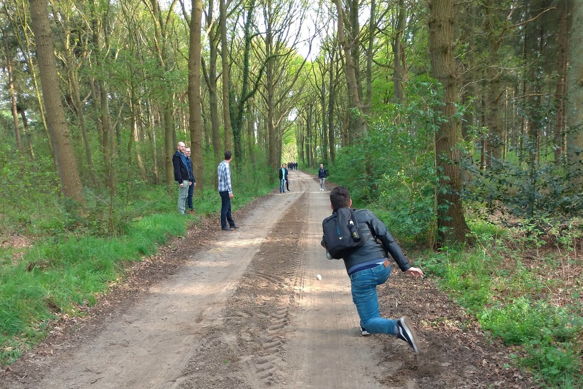 Work hard, play hard! Omdat vitaliteit hoog op de agenda staat, komen we natuurlijk in beweging. Deze keer gingen we samen klootschieten, bij de Baggelhuizerplas. Aanrader!