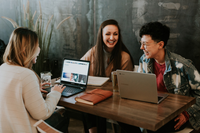 ini_ivan's tweet photo. Eager to know more about the @Oracle #HCMCloud updates? Find out how the new innovations will help organizations create personalized experiences for every user, from candidates &amp; #recruiters to #HR professionals, #managers and #employees: via @Loyalty360 https://t.co/9s96pWgeJb https://t.co/UOk1pFNpTx