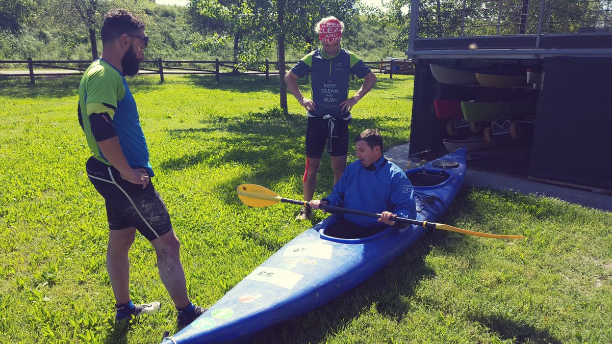EnviInfo's tweet photo. Oggi non siamo solo lungo Po, ma @errecavallo va anche in canoa nel Po, siamo partiti insieme ai canoisti di #LaFolaga da #Sermide e arriviamo fino a #Felonica #keepcleanandrun #pulisciecorri #KCR https://t.co/y7wXUhItfK
