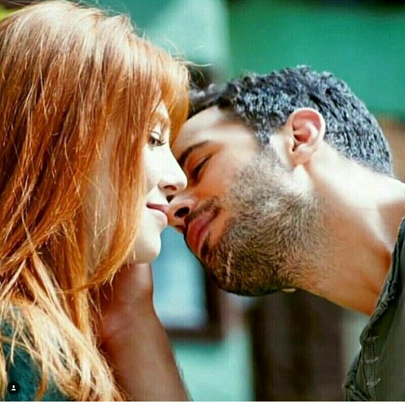 дефне и омер сериал. барыш ардуч и дефне. эльчин сангу поцелуй. омер и дефне поцелуи.