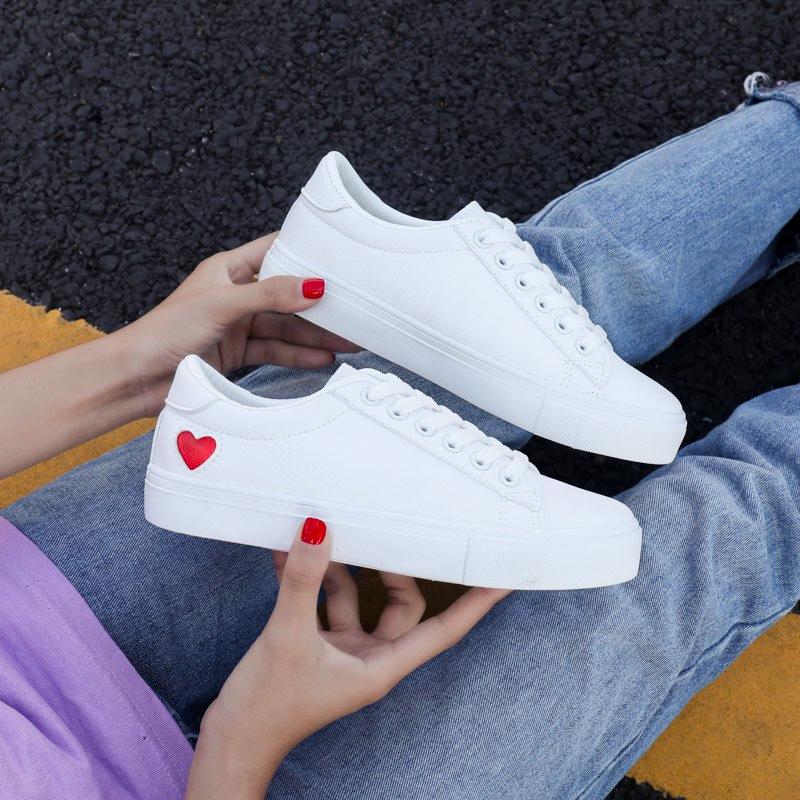 BelloyerStore's tweet photo. Venez découvrir nos #baskets #love 

Collection printemps-été 2019.

Uniquement sur https://t.co/2Hj6tTnzzz
#belloyer https://t.co/NefgoMnNvL