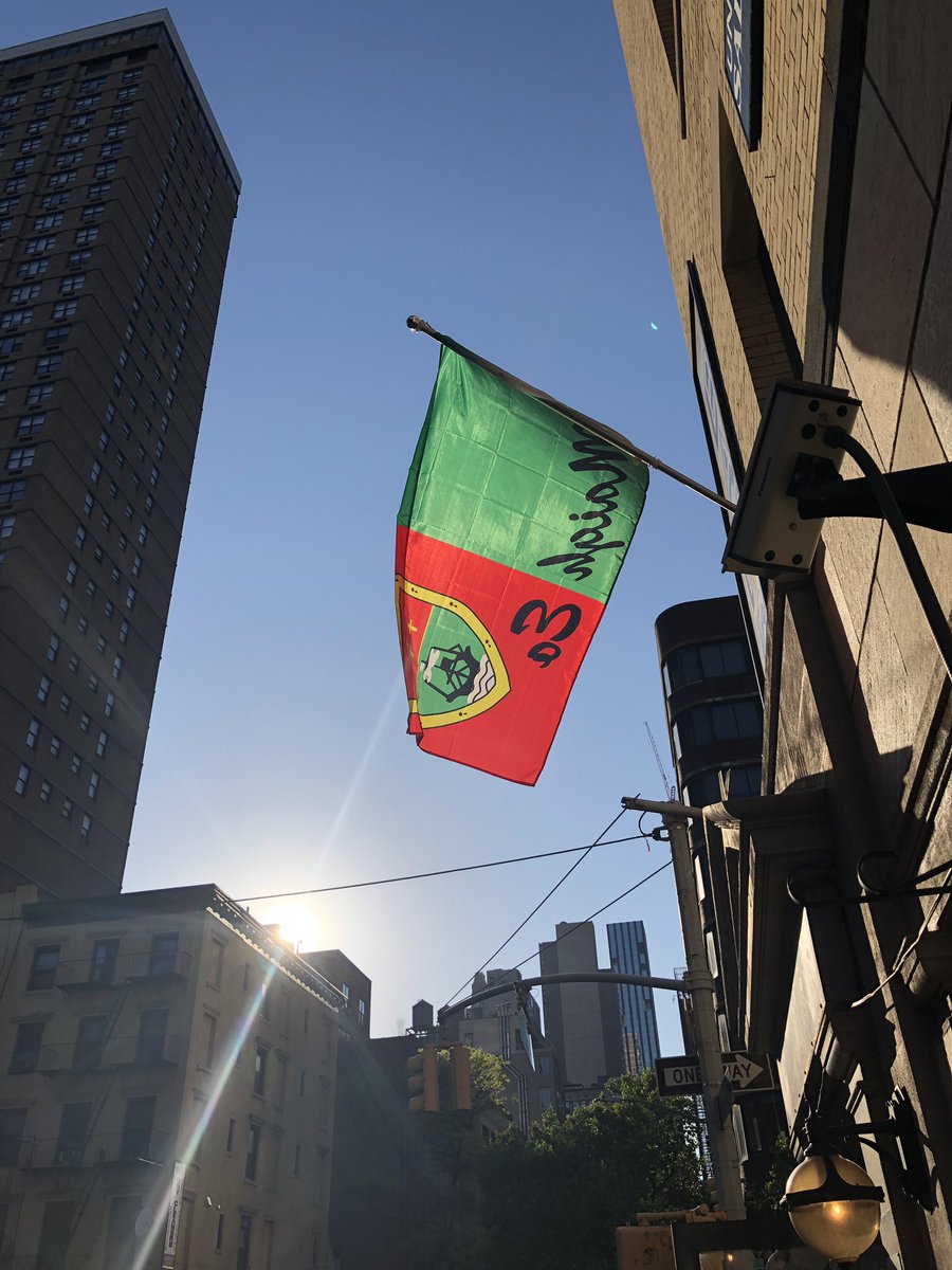 Proud Day with my cousin Sean having the National League Trophy in NYC, thanks to the Mayo Team and The Supporters Foundation for making this happen <a href="/banccafe/">Banc Cafe</a> <a href="/mayogaabanter/">Mayo Gaelic Banter</a> @bonniconlon_gaa <a href="/Ardagh_GAA/">Ardagh GAA</a> <a href="/MayoDotIE/">Mayo.ie</a> <a href="/CoMayoFDN/">CountyMayoFoundation</a> <a href="/AIDOXI/">Aidan O'Shea</a> <a href="/TomParsons_8/">Tom Parsons</a>