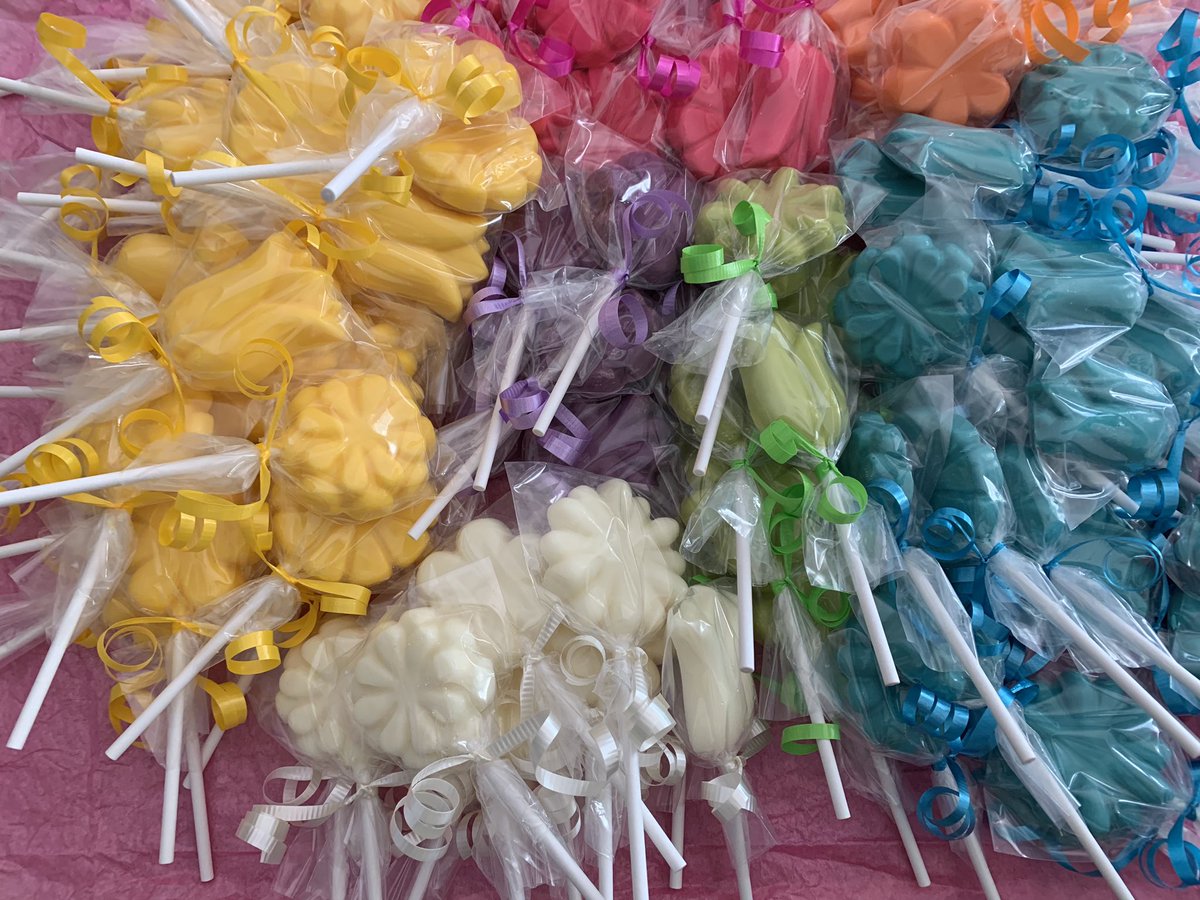 DippStixxSweet's tweet photo. Just part of the 13 dozen flowers arriving in Pennsylvania today for a special event this weekend. #flowers #chocolateflowers #flowerpower #gardenparty #gardenthemedparty #flowerparty #colorfulflowers #desserttabletreats https://t.co/VRFo6crZiT