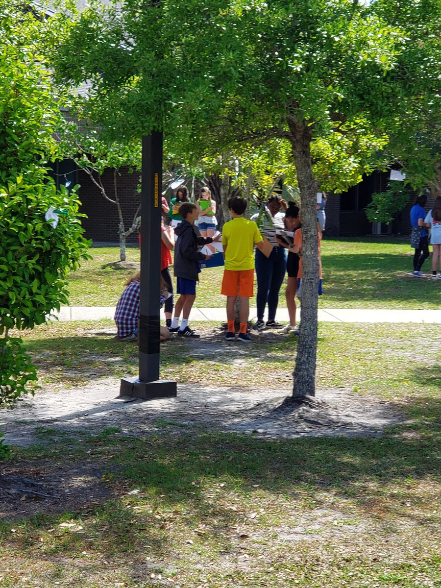 robhar72's tweet photo. Beautiful day to make positive use of our outdoor space. Ms. Sutzko's class @BlissCyndy @kristine_branch https://t.co/EnDSc7JXh1