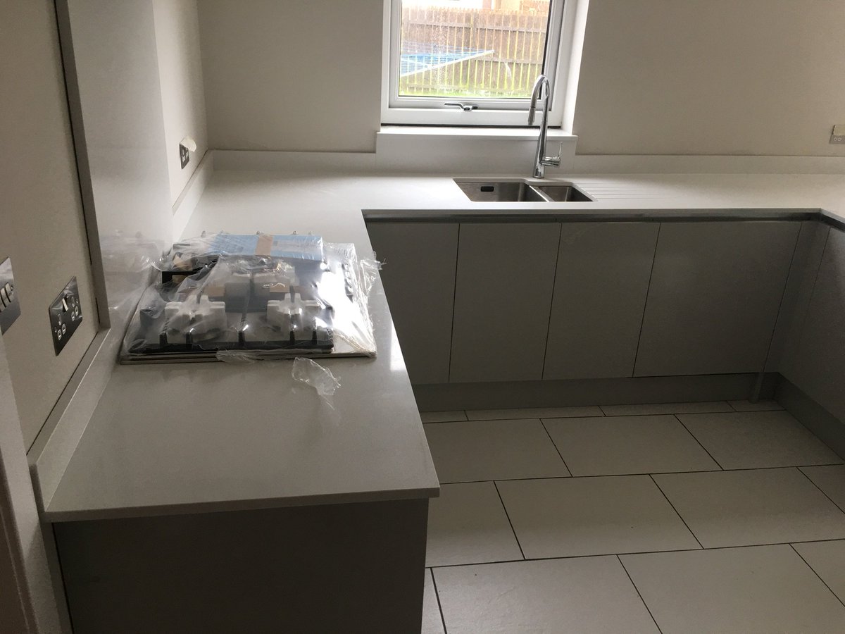 BeautyofMarble's tweet photo. We fit this gorgeous Santamargherita quartz worktop in Irvine. Brand new kitchen installed with a worktop to do it justice. 😍 Another Signature Seamless Finish.
#quartzworktop #santamargherita #whiteworktop #quartz #kitchen #kitchenworktop #Irvine #Scotland #seamlessfinish https://t.co/vZK77Xo7MV